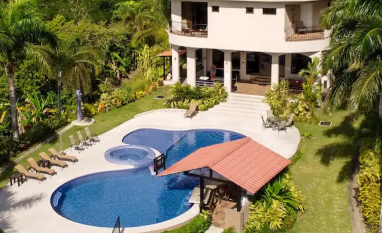 Luxury rentals in Jaco beach